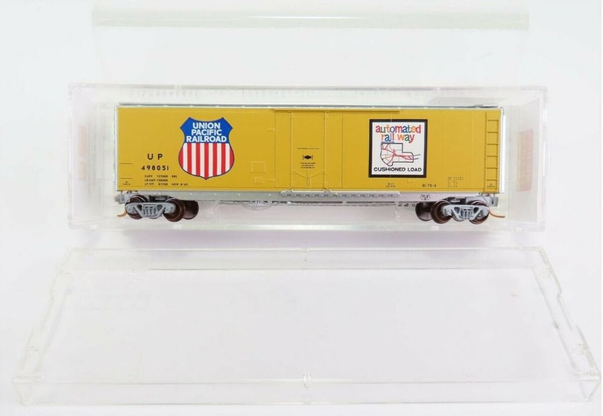 Micro-Trains 03200470 N Union Pacific 50' Standard Plug Door Boxcar #498051