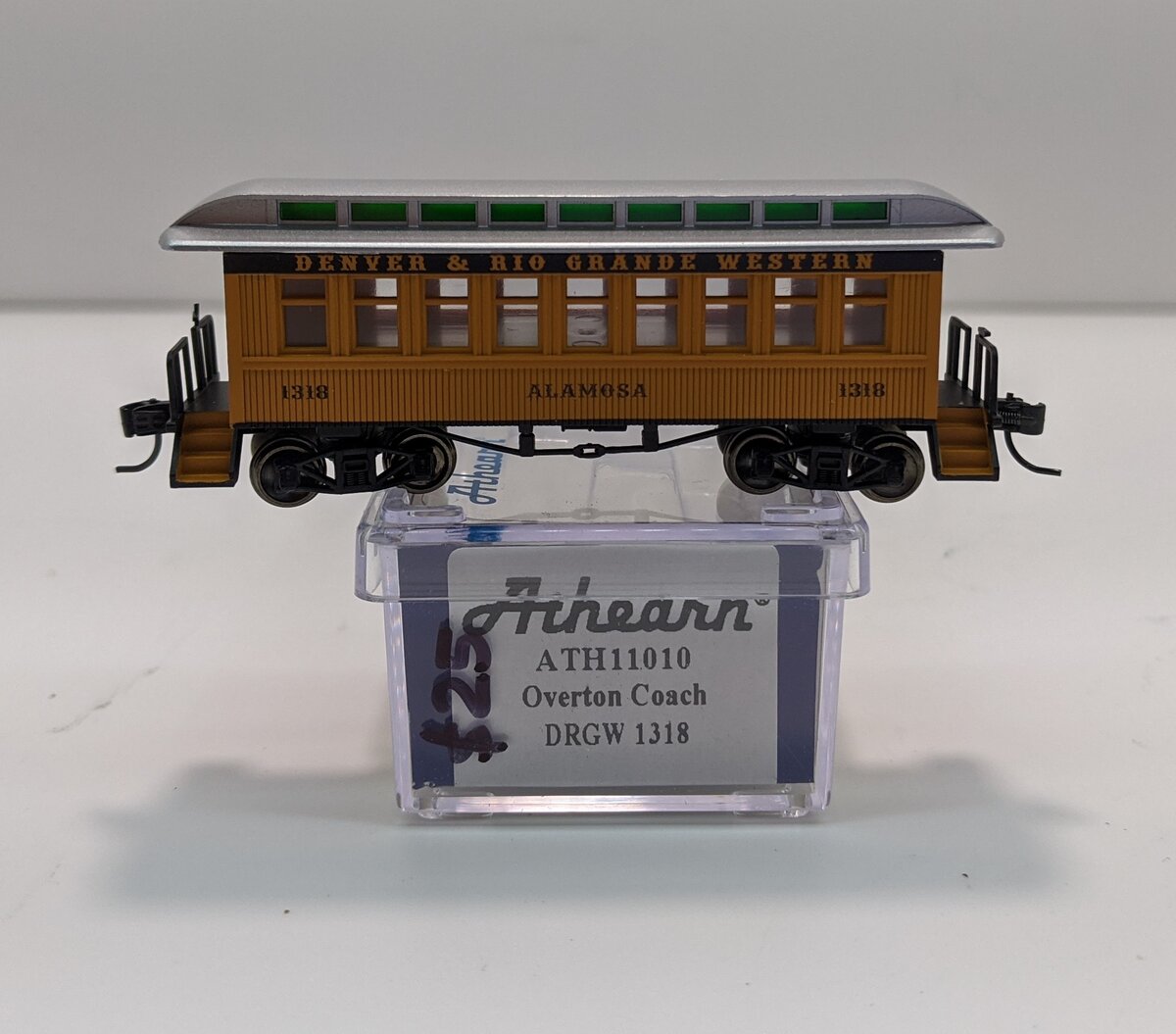 Athearn 11010 N Denver & Rio Grande Western 34' Old Time Overton Coach #1318