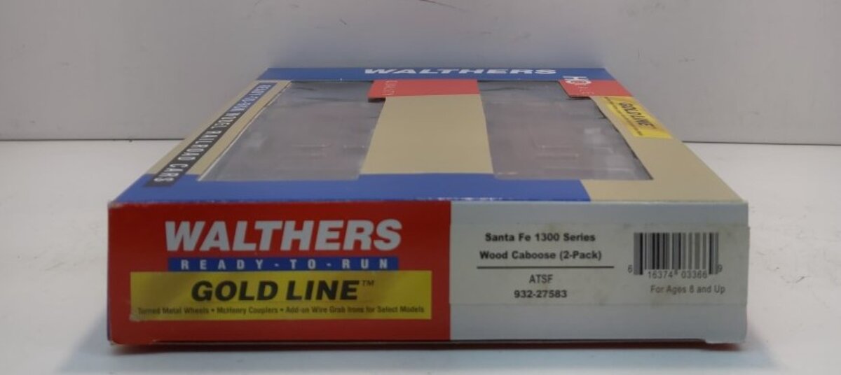 Walthers 932-27583 HO Santa Fe 1300 Series Wood Caboose 2-Pack