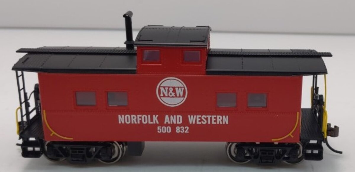 Bachmann 16805 HO Norfolk & Western Northeast-Style Steel Cupola Caboose #1