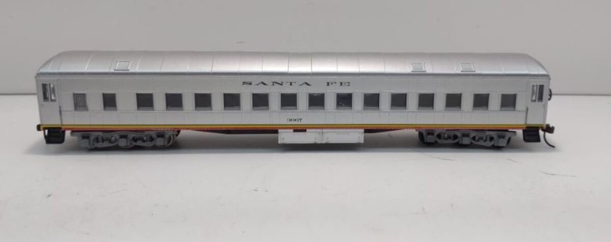 Athearn 2440 HO ATSF Silver STD Coach Round Roof Car #3007 Kit