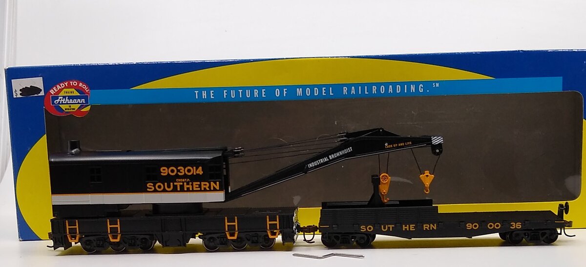 Athearn 7527 HO Scale Southern RTR 200-Ton Crane w/ Tender #900036