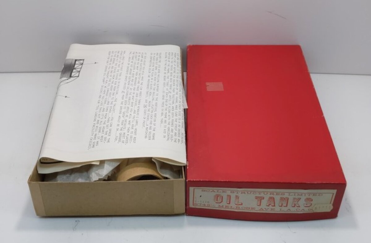 Scale Structures K-112B HO Oil Tanks Kit