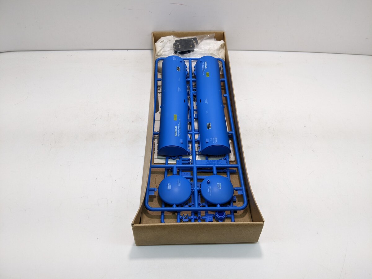 Walthers 932-5206 HO Scale RAIX 54' Tank Car Kit #6438