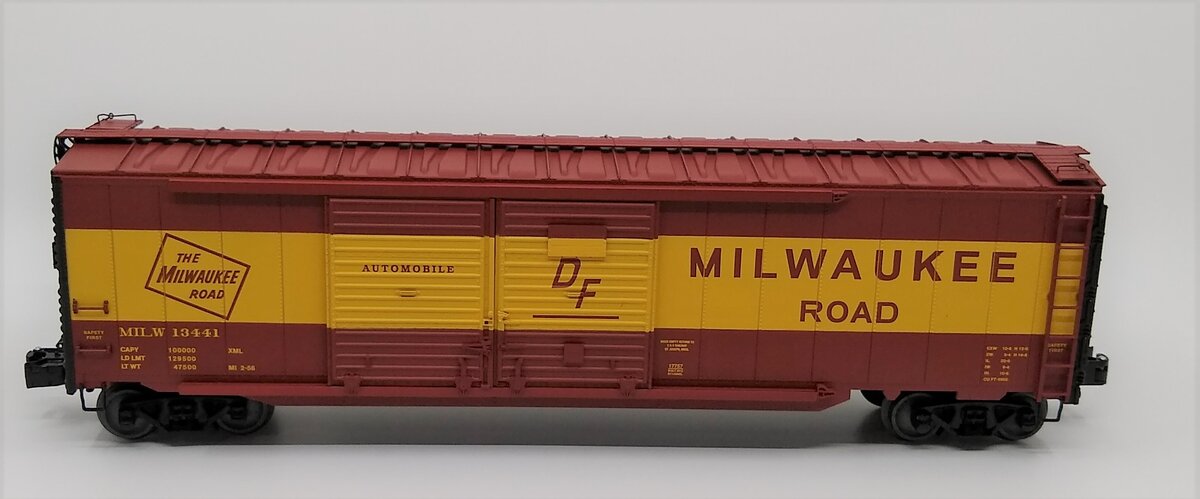 Lionel 6-17757 O Gauge Milwaukee Road Double Door Boxcar #13441 w/End Doors