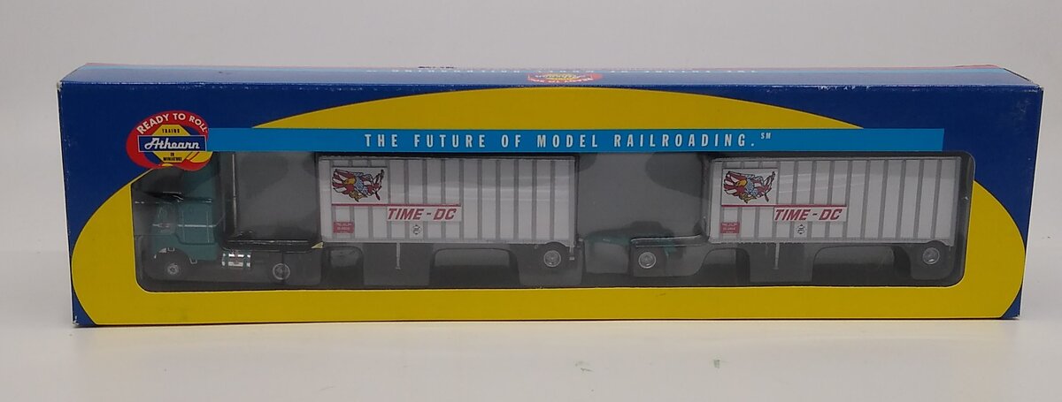 Athearn 91136 HO Scale Time-DC Reightliner & 2-28' Trailers