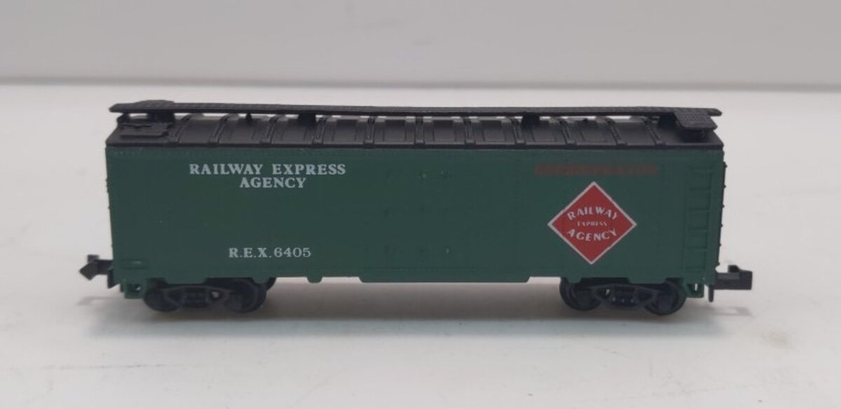 Model Power 3390 N Scale REA Express Reefer #6405