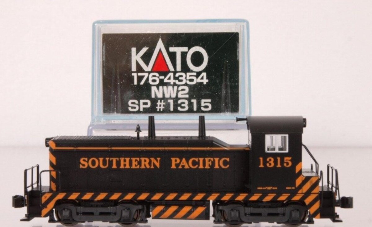Kato 176-4354 N Scale Southern Pacific NW2 Diesel Switcher #1315