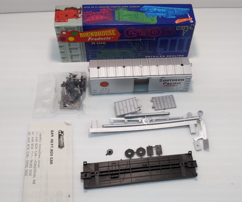 Roundhouse 1071 HO Scale Southern Pacific Overnight 40'''' Box Car Kit
