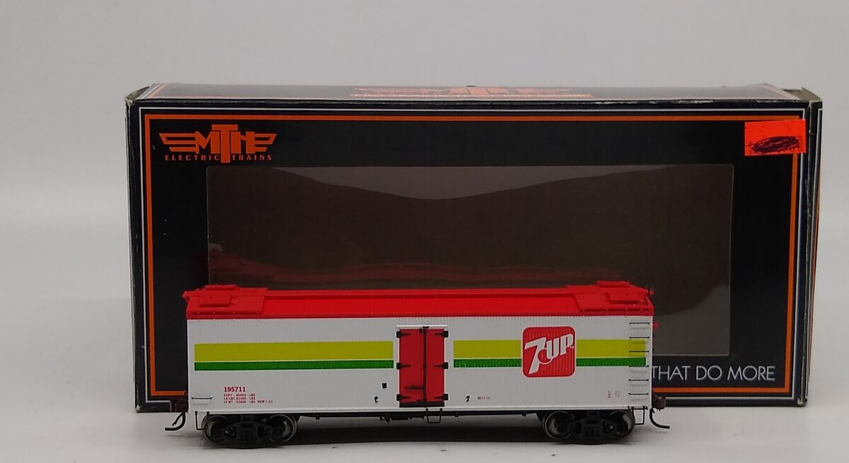 MTH 81-94013 7up HO Scale R40-2 Woodside Reefer Car