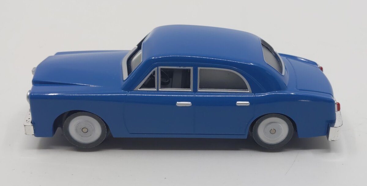 Williams 42729 O E-Z Street Blue Powered Sedan