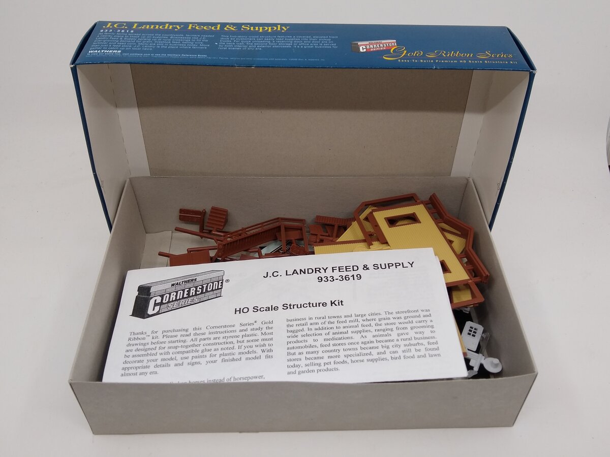 Walthers 933-3619 HO JC Landry Feed & Supply Building Kit