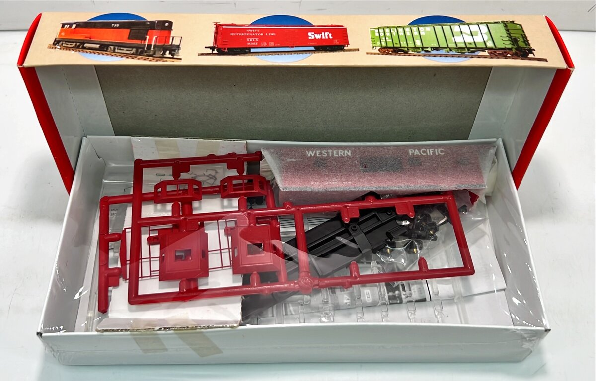 Walthers 932-4359 HO Western Pacific International Bay Window Caboose #482 Kit
