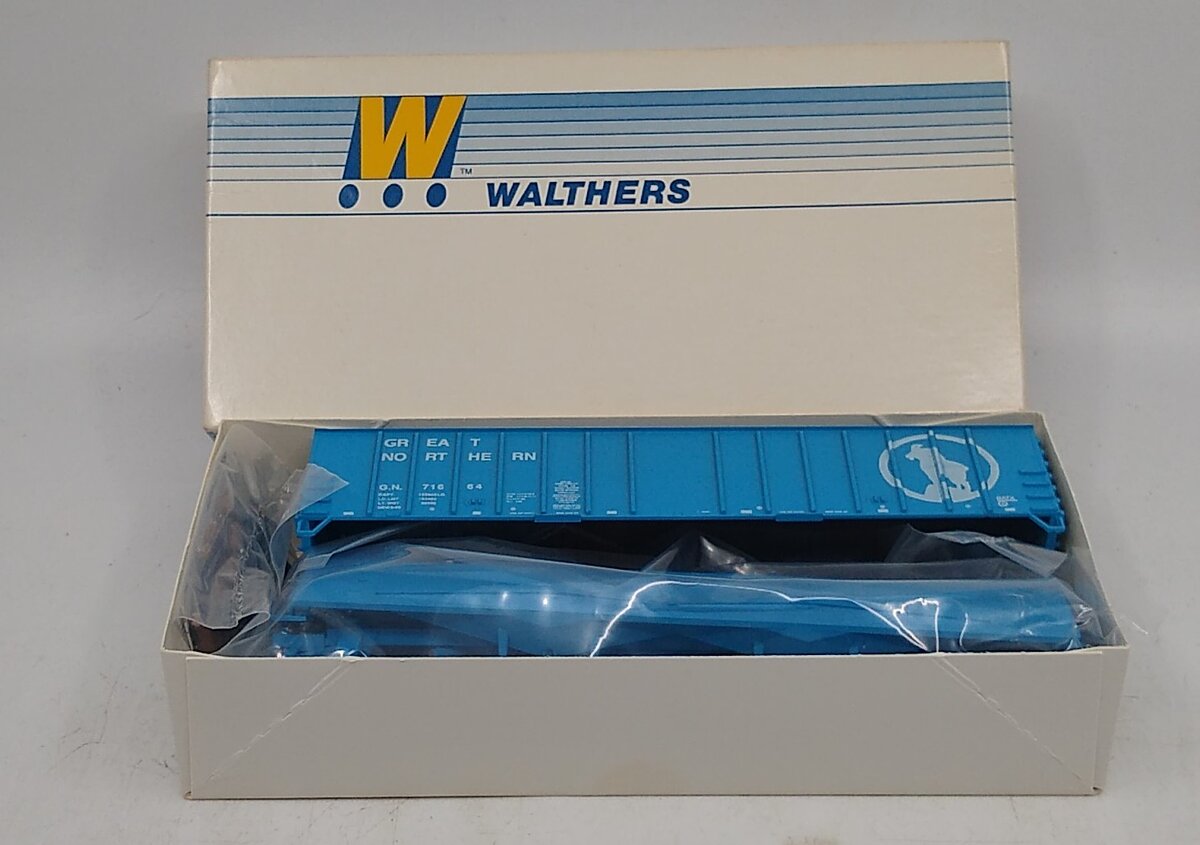 Walthers 932-3669 HO Scale Great Northern 50' Airslide Hopper # 71664 Kit