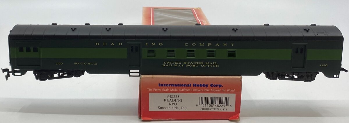 IHC 48225 HO Reading Smooth Side RPO Passenger Car #1730