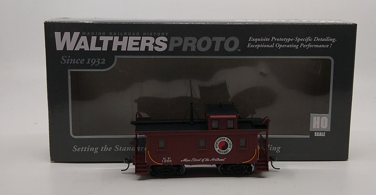 Walthers 920-103454 HO Scale Northern Pacific Caboose #1285