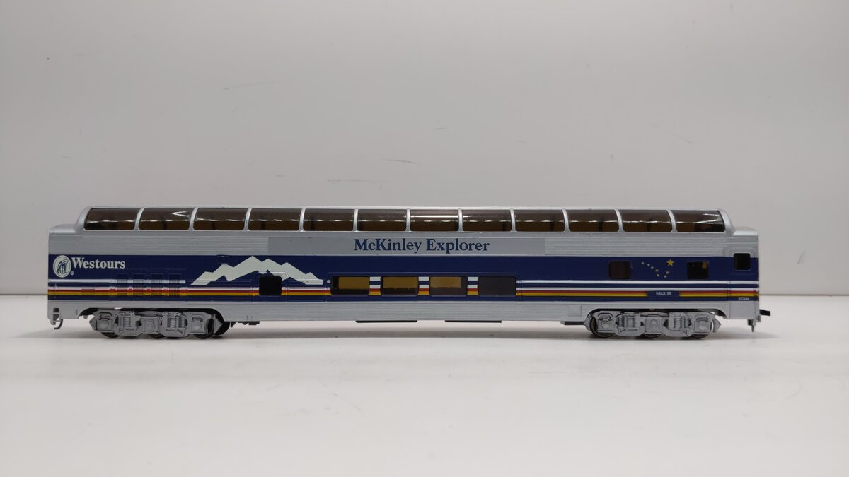 Bachmann 13037 HO McKinley Explorer Budd 85' Full-Length Dome w/Lights