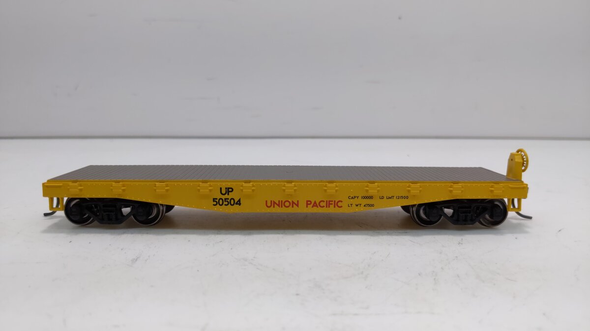 Roundhouse 14674 HO Union Pacific 40' Flat w/Stakes #50504