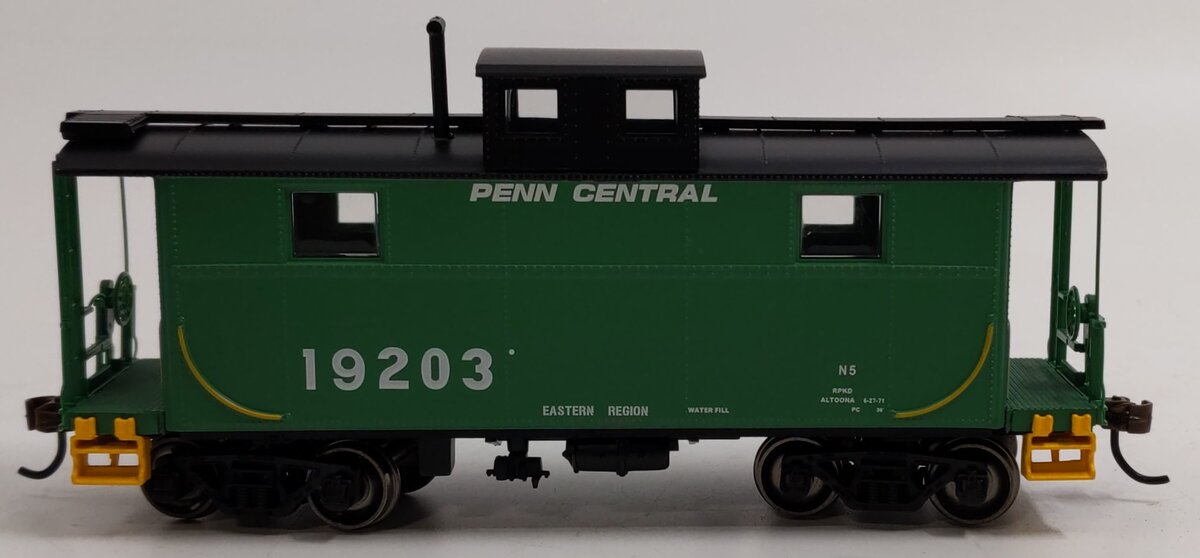 Roundhouse 74282 HO Scale Penn Central 2-Window Caboose #19203