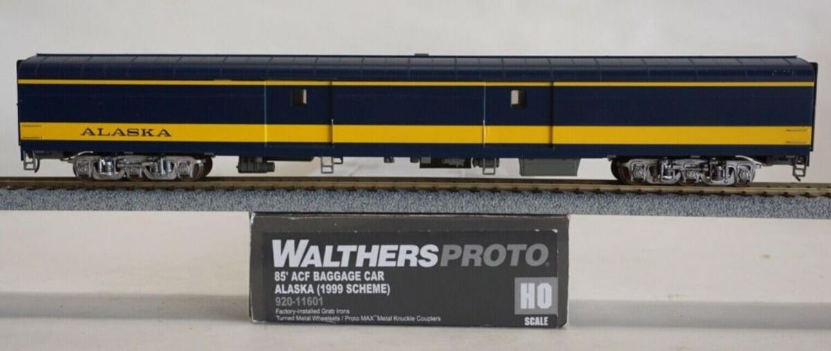 Walthers 920-11601 HO Alaska Railroad 85' ACF Baggage 1999 Blue Yellow RTR