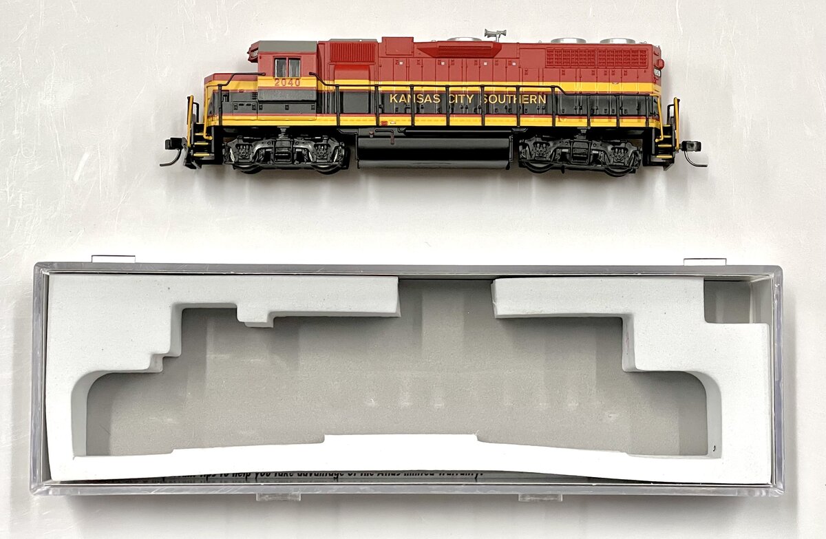 Atlas 40004117 N Kansas City Southern GP-38 Diesel Locomotive #2040
