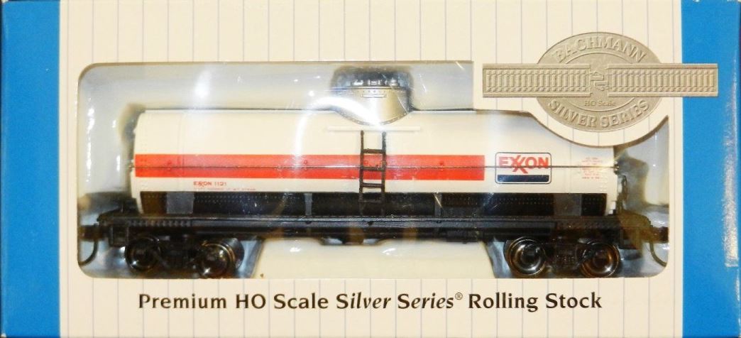 Bachmann 17138 HO Exxon 3 Dome Tank Car