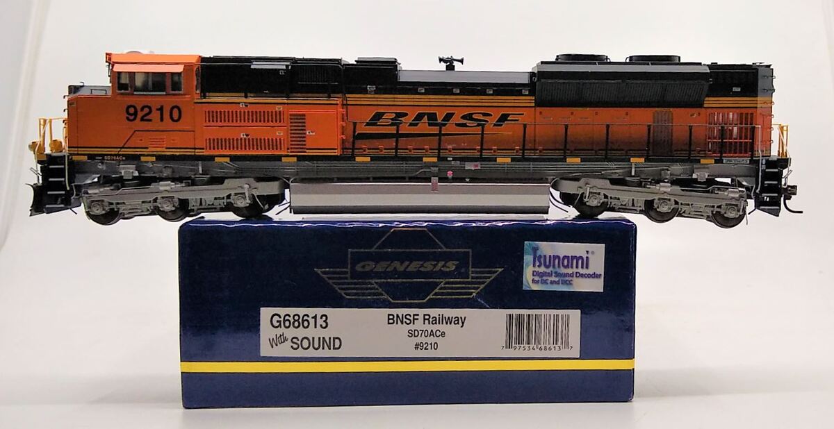 Athearn G68613 HO BNSF SD70ACe Diesel Locomotive with DCC & Sound #9210