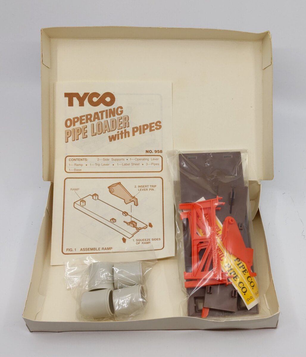 Tyco 958 HO Operating Pipe Loader w/4 Pipes