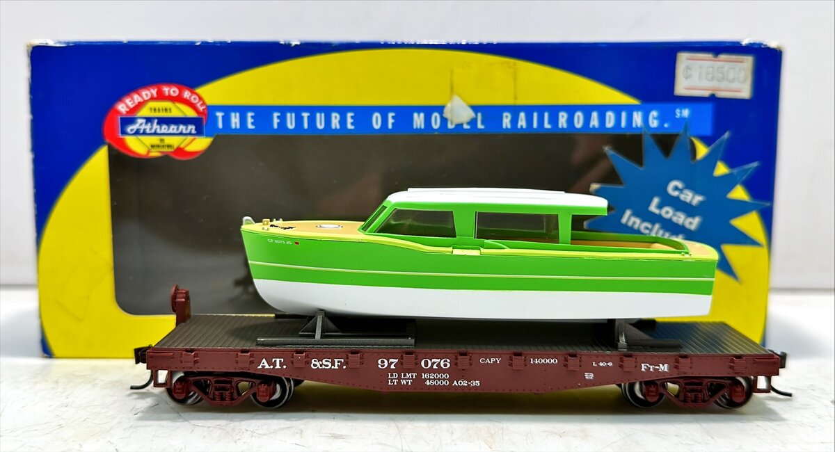 Athearn 96313 HO Santa Fe 40' Flatcar w/ Boat #97076