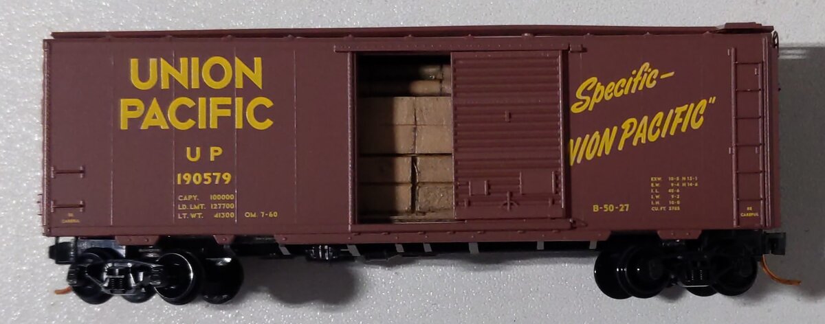 Micro-Trains 02000070 N Union Pacific 40' Standard Single Door Boxcar #195076