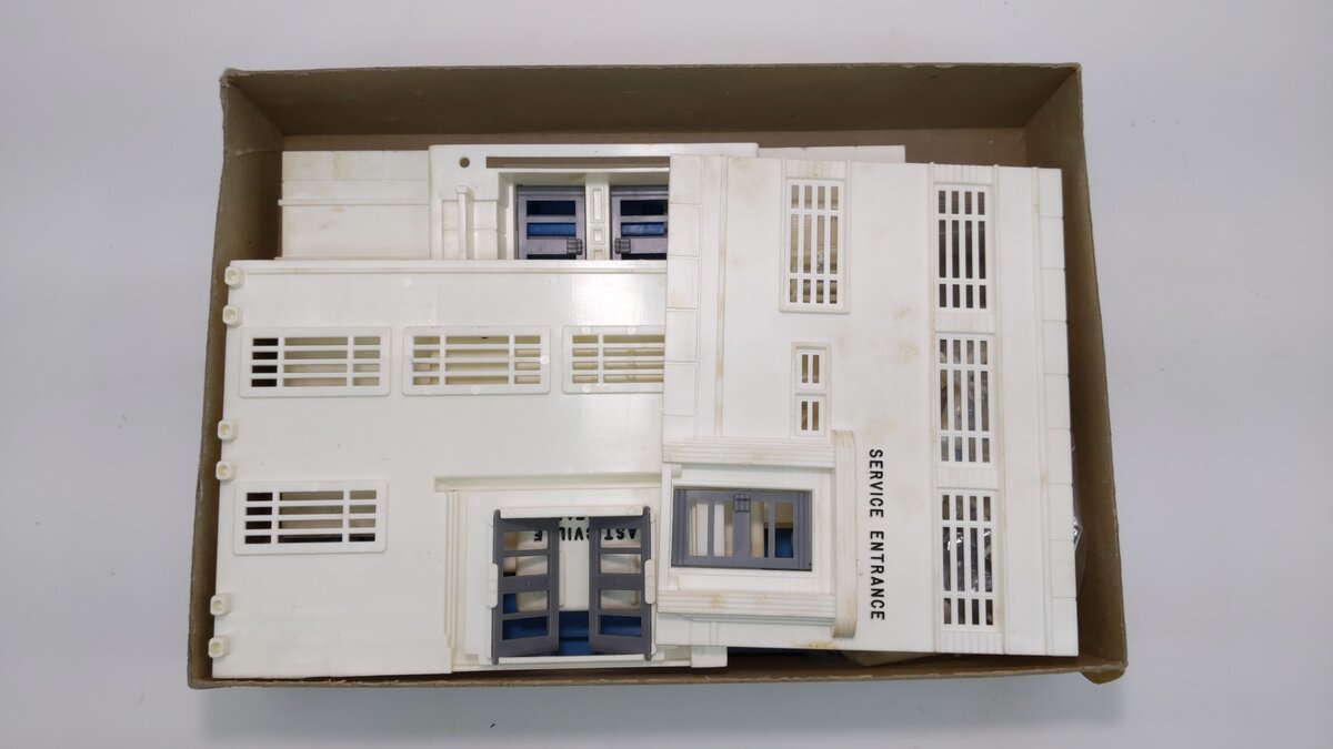 Plasticville HS-6 Vintage O Hospital Kit