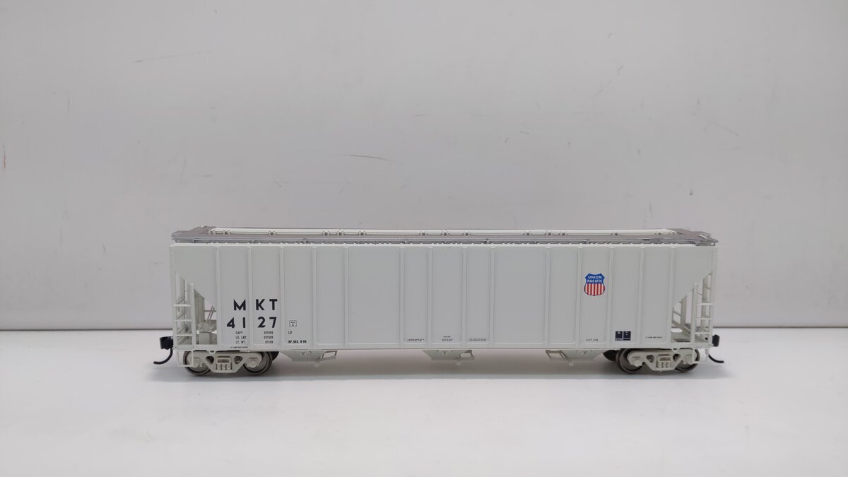 Walthers 920-106169 HO Union Pacific MKT 4780 Covered Hopper #4127