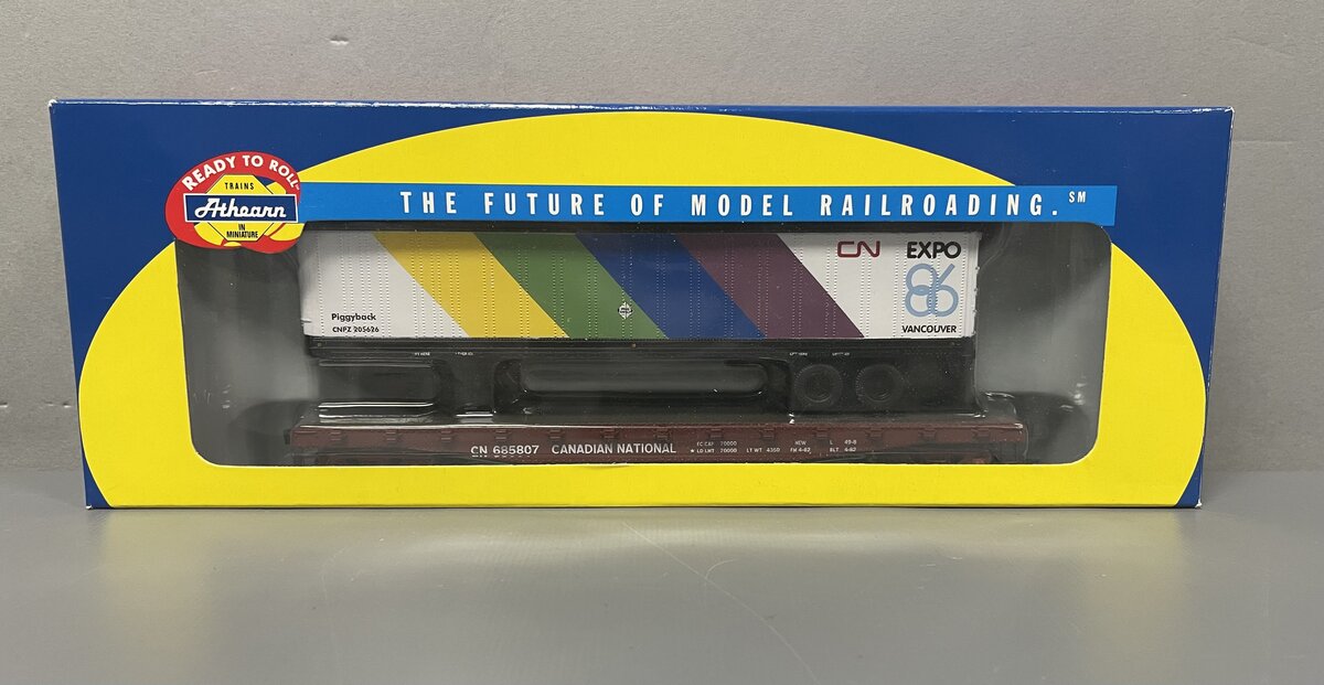 Athearn 92097 HO Scale Canadial National 50' Flat Car with Trailer