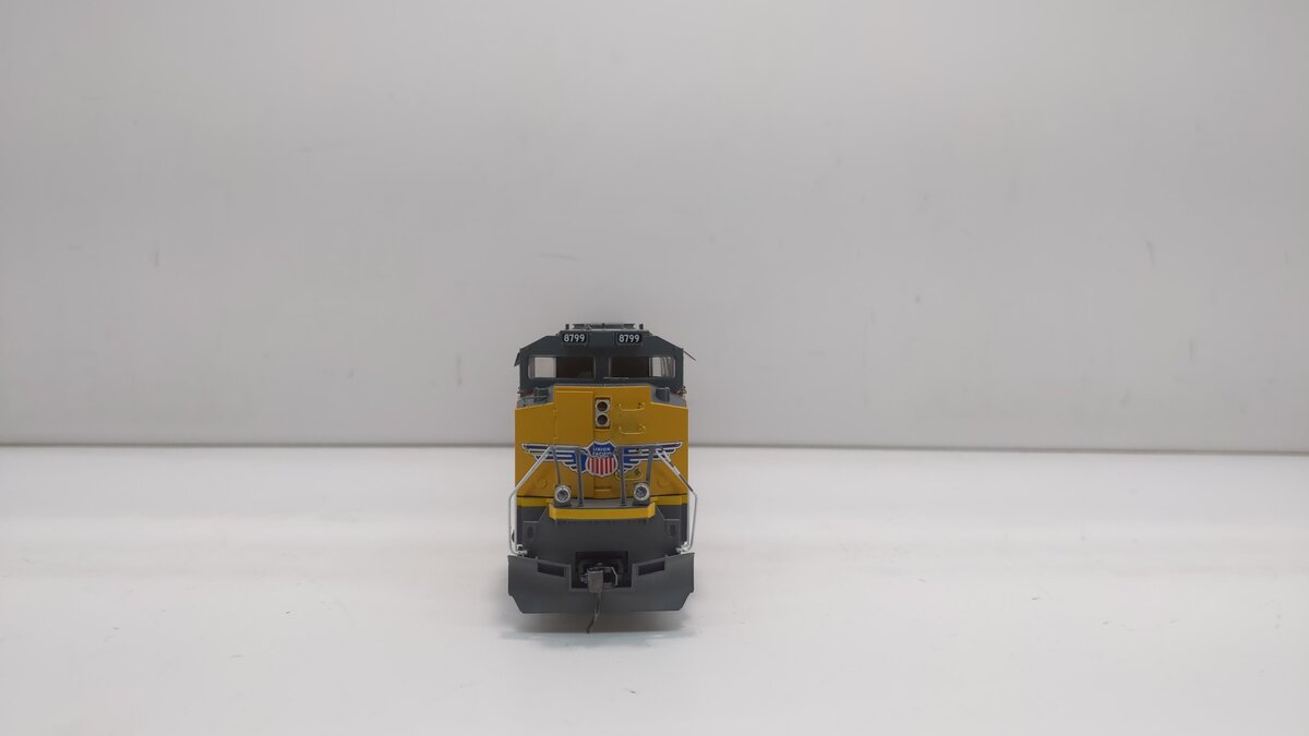 Walthers 910-9811 HO Scale Union Pacific Diesel Locomotive #8799
