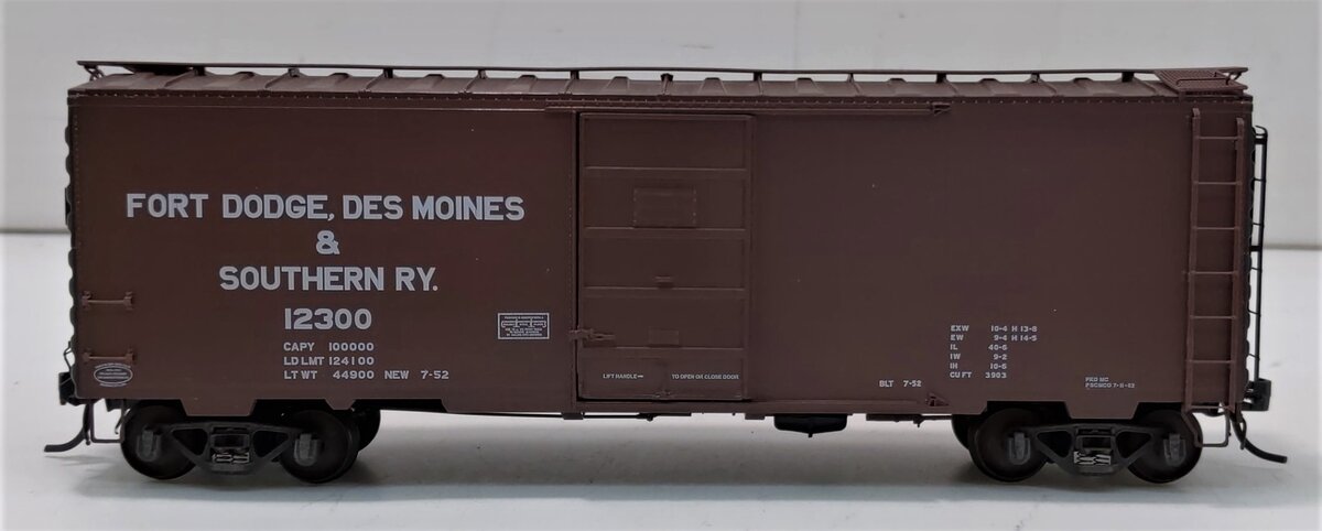 Kadee 4043 HO Ft Dodge, Des Moines & Southern 40' PS-1 Boxcar #12300