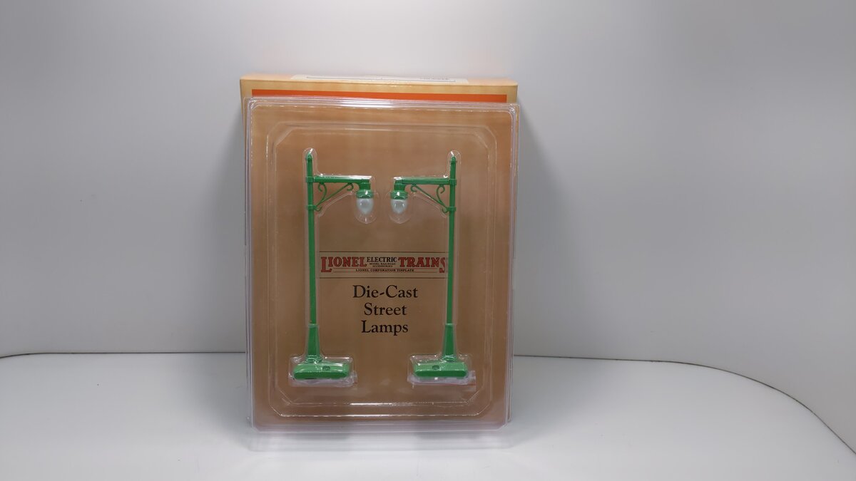 Lionel 11-90042 O #64 Green Street Light Set (Set of 2)
