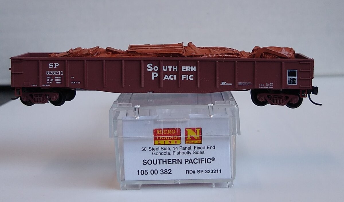 Micro-Trains 10500382 N SP 50' Steel Side 14 Panel Fix End Gondola #323211