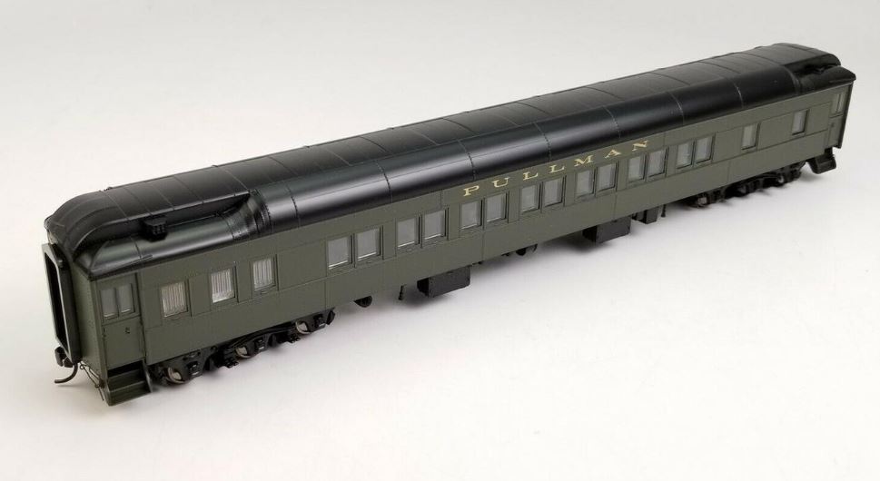 Walthers 920-17001 HO Pullman 82' Pullman Heavyweight 14-Section Sleeper - Green