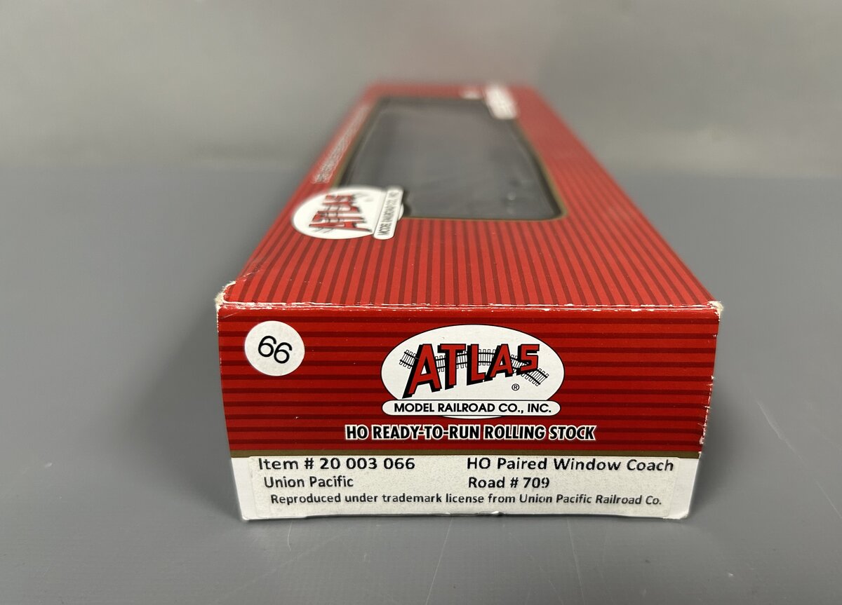 Atlas 20003066 HO Union Pacific Heavyweight Paired-Window Coach Car #709