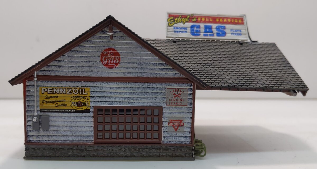 Woodland Scenics BR5048 HO Built-&-Ready Ethyl's Gas & Service Building