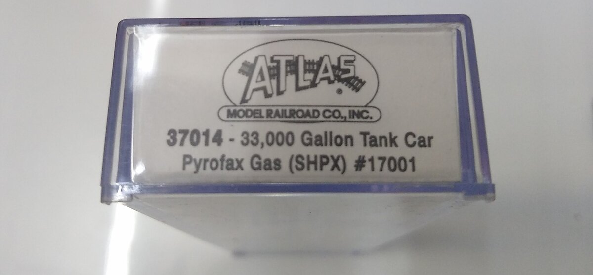 Atlas 37014 N Scale Pyrofax 33,000 Gallon Tankcar #4