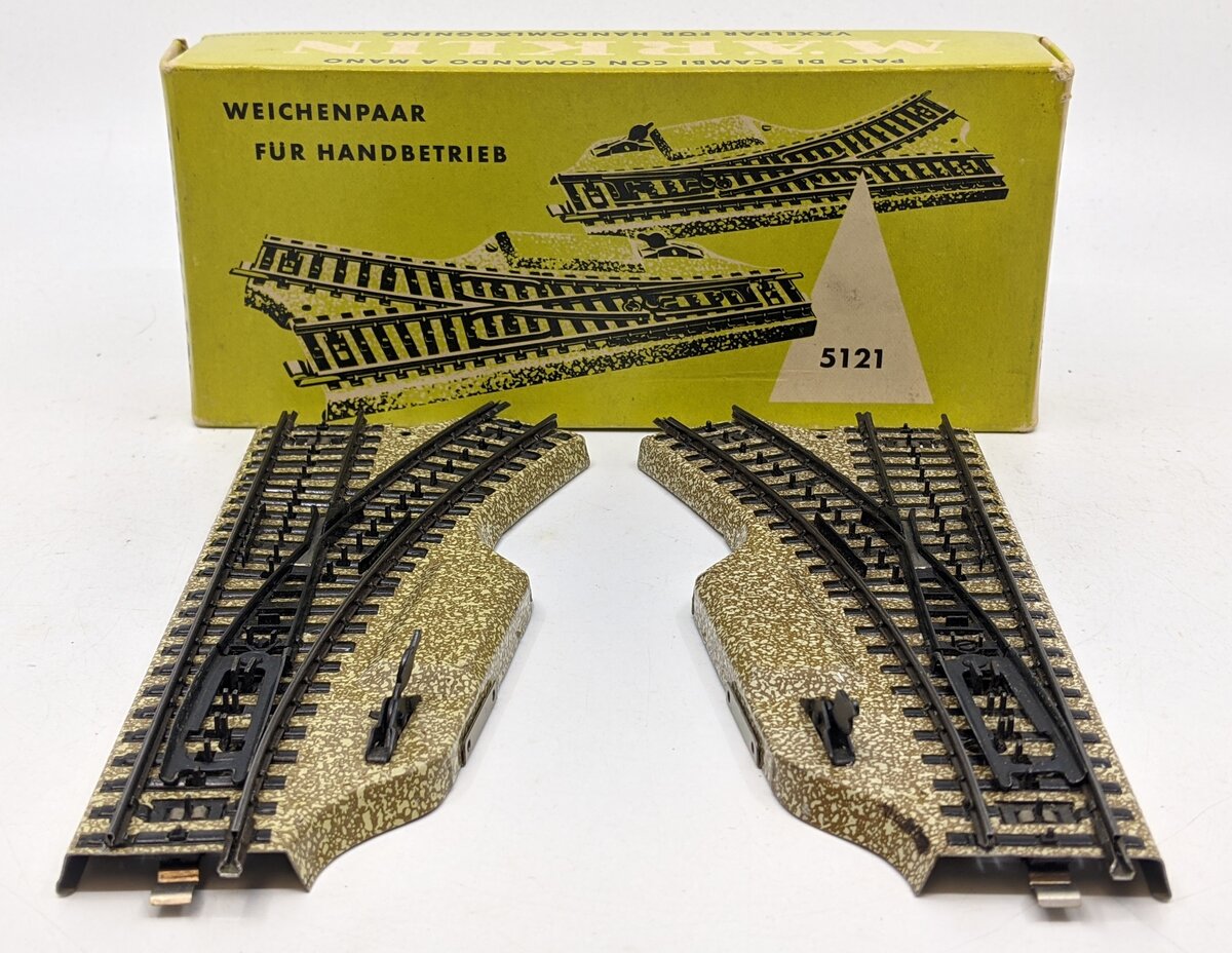 Marklin 5121 HO Scale Manual Left & Right Hand Switch Turnout Pair (Pack of 2)