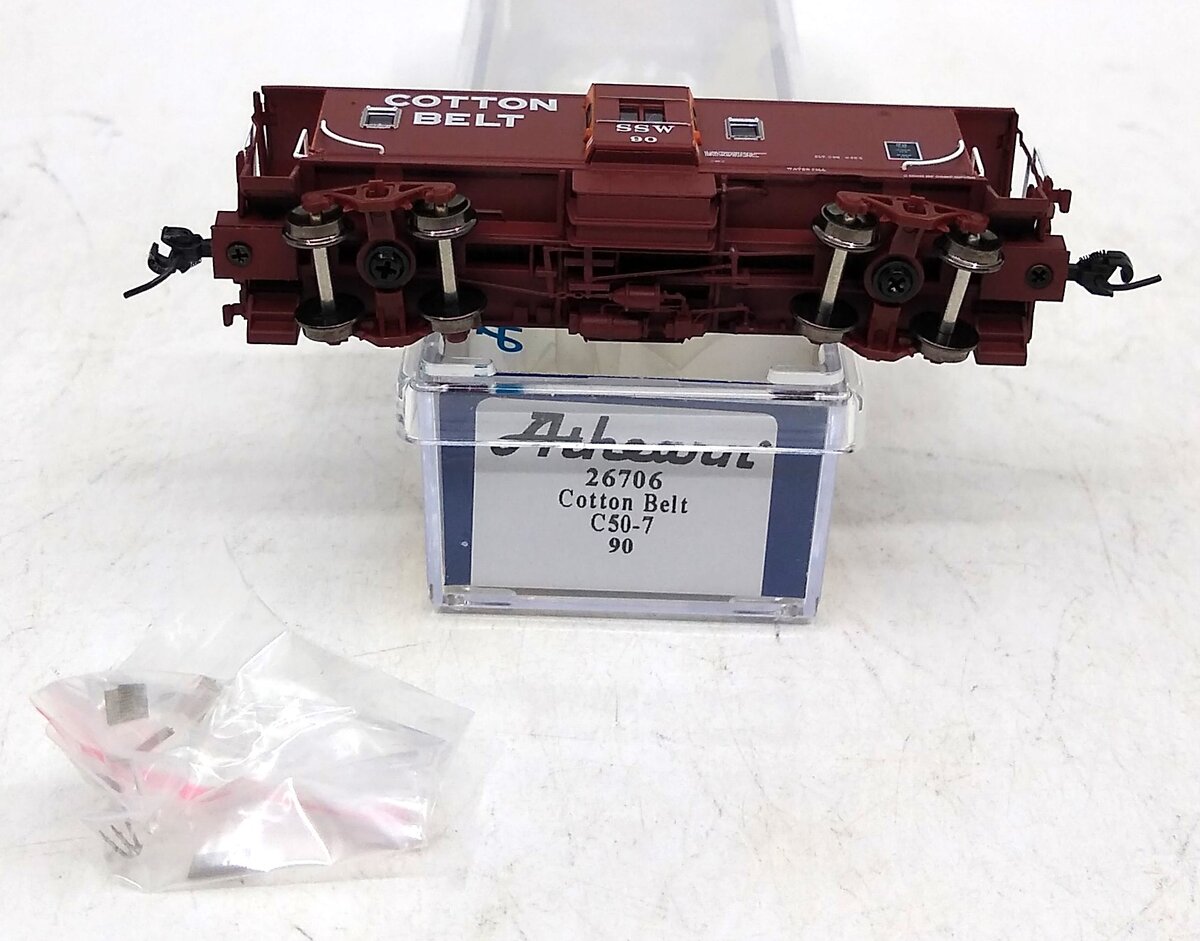 Athearn 26706 N Cotton Belt SSW Bay Window Caboose #90
