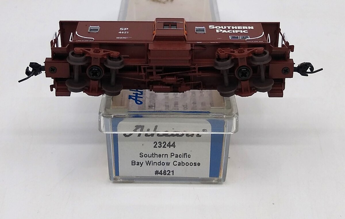 Athearn 23244 N Southern Pacific Bay Window C-50-7 Caboose #4621