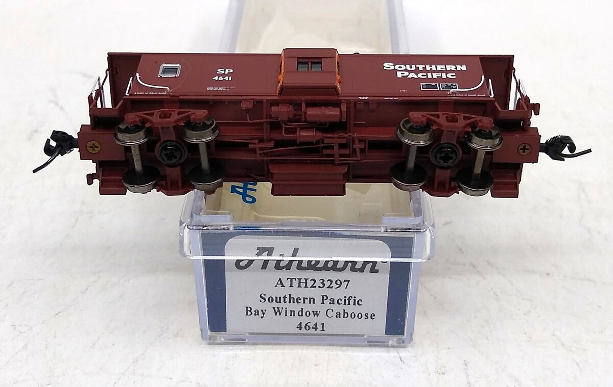 Athearn 23297 N Southern Pacific Bay Window Caboose #4641