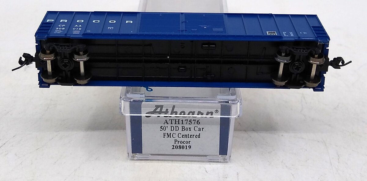 Athearn 17576 N 50' FMC Centered Double Door Box, Procor #208019