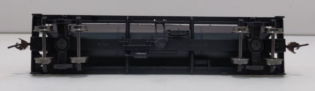 Bachmann 17140 HO Scale Chevron Phillips Chemical 40' 3-Dome Tank Car #9214