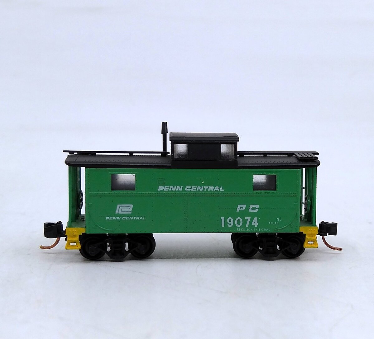 Bowser 37122 N Scale Penn Central Caboose #19074