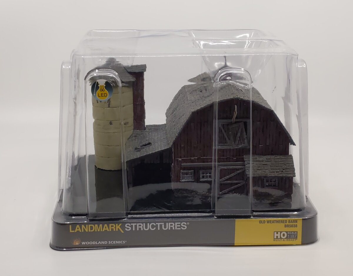 Woodland Scenics BR5038 HO Built-&-Ready Old Weathered Barn Building W/LED