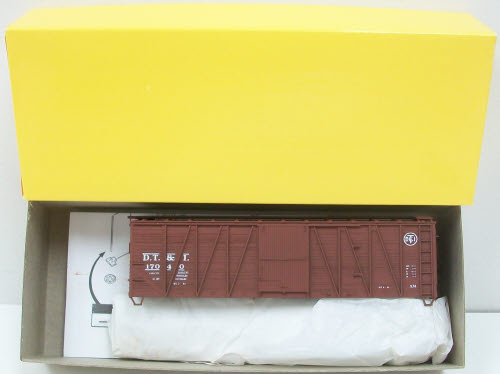 Accurail 4220 DT&I HO 40' OB Boxcar Kit - Steel Ends